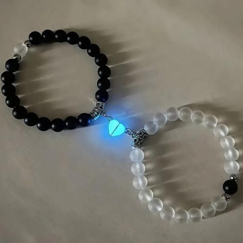 2 stk. 8 mm sort-hvid perlebesat lysende magnetisk hjerte, der lyser i mørket, pararmbånd til elskere og kvinder, gave_voghion.com