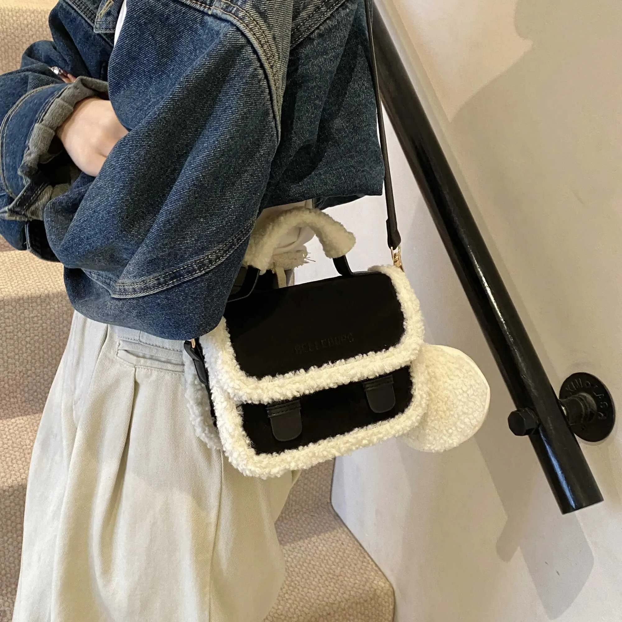 Nuevos bolsos de alta gama y de nicho con forma de cruz congelada para 2024 Y241216_voghion.com