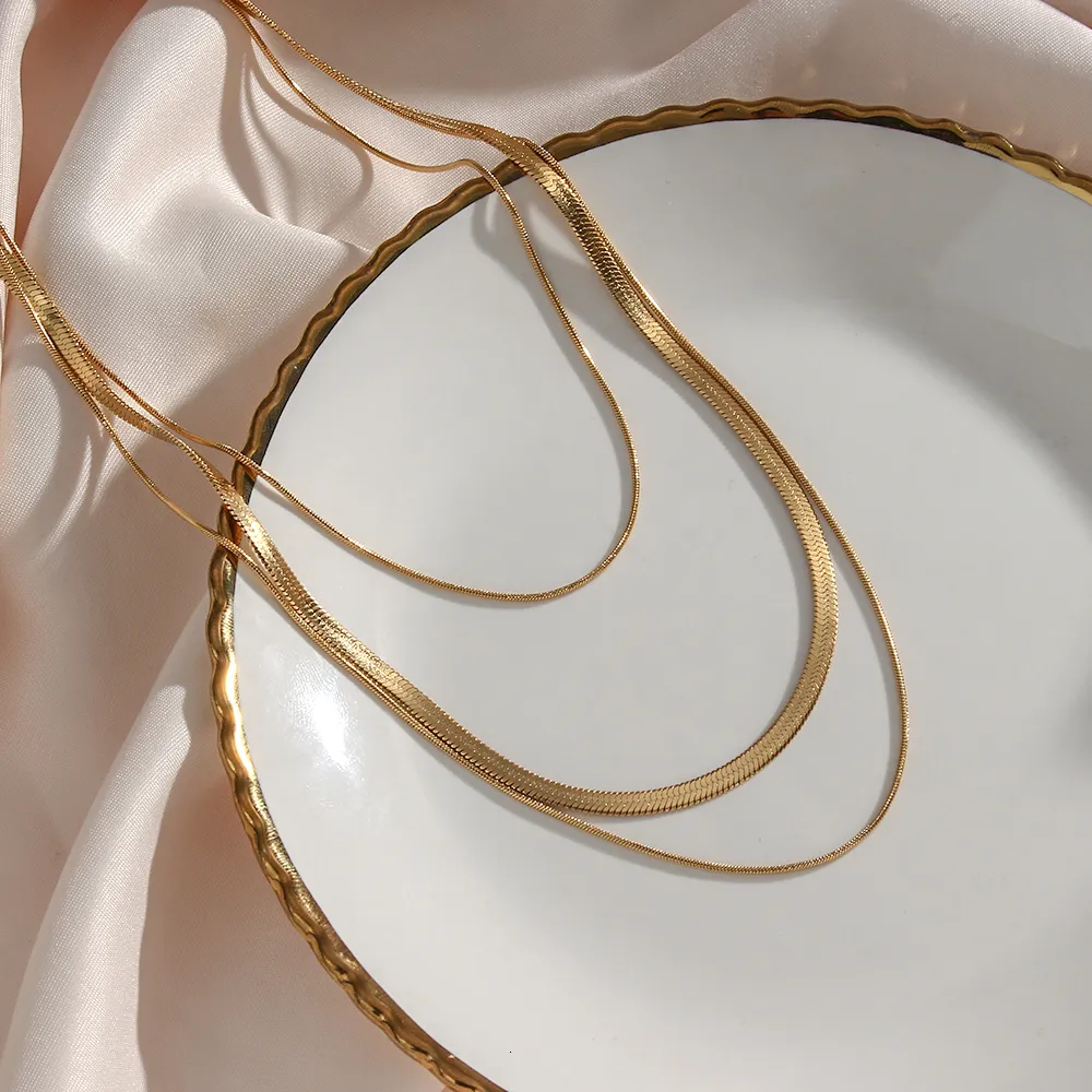 Collane con ciondolo Kalung Rantai Emas Wanita Seksi Lapisan Ular Tipis Herryingbone Berlapis Ba Tahan Karat Gratis Noda_voghion.com
