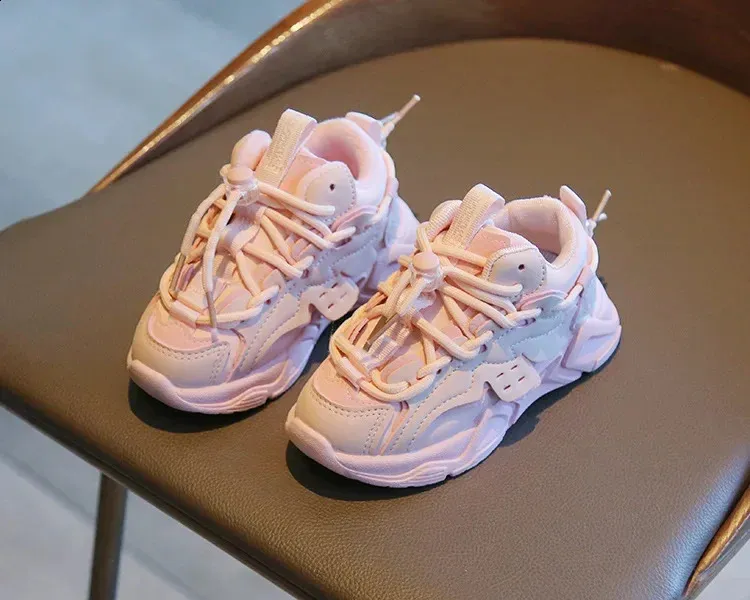 2024 Moda Peluche Corto e Grasso Impermeabile Ragazzi Comode Ragazze Corsa Antiscivolo Bambini Scarpe Sportive 240912_voghion.com