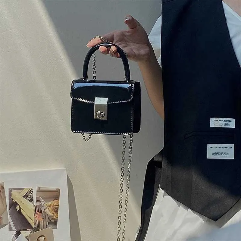 Sac à bandoulière carré pour femme avec petit verrou tendance en cuir verni pour femme_voghion.com