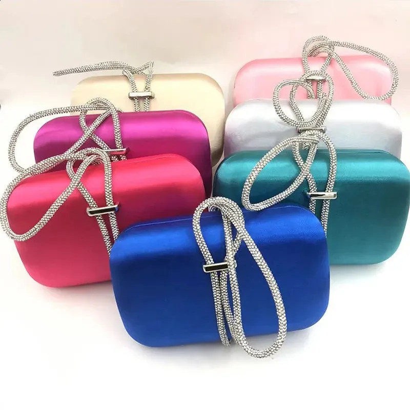 Elegante borsa da sera per donna clutch in seta per damigelle_voghion.com
