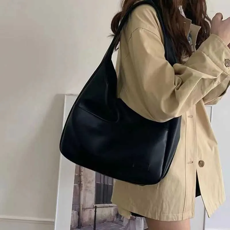 Large Black Leather Shoulder Bag For Women Versatile Commuter_voghion.com