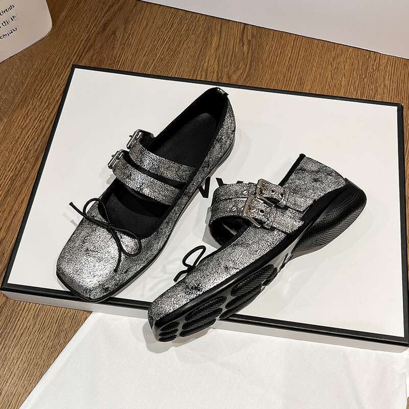 Balerini Mary Jane, cu fundă plată și picioare mici, la începutul primăverii 2024_voghion.com