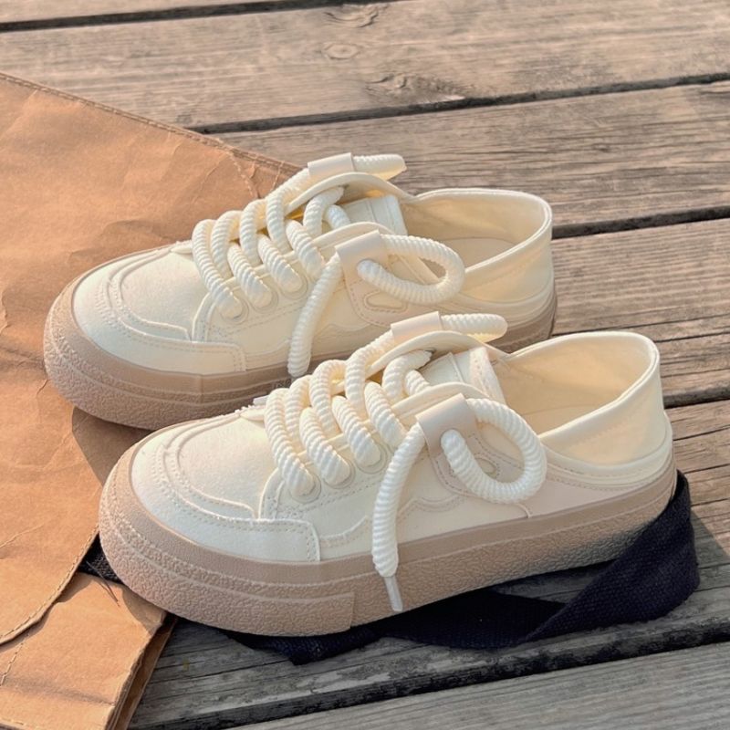 Two pairs of canvas worn by lazy people, one foot pedag and half mopping small white for women. 2024 summer new niche_voghion.com
