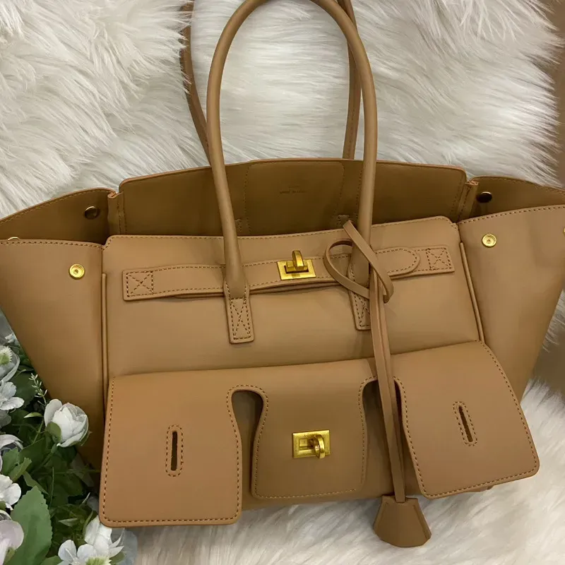 Women Large Capacity Travel Lage Black Bag High Quality Square Buckle Design Shoulder Handbag Shopper_voghion.com
