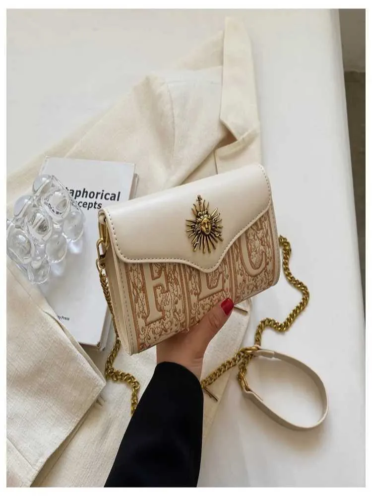 Korean Version Of Niche Design Embroidered Chain Womens Shoulder Crossbody Bag New Fashionable And Stylish Texture_voghion.com