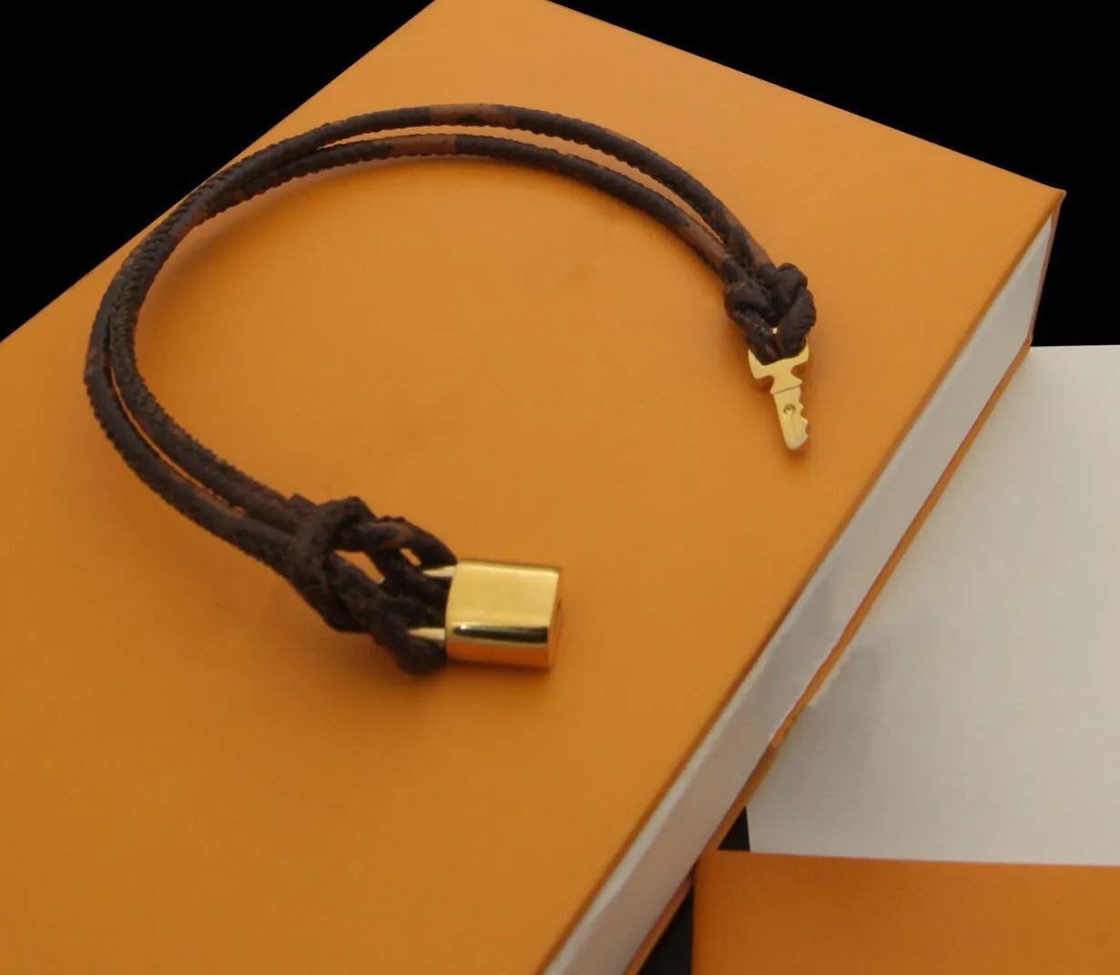 Braccialetti con ciondoli alla moda per uomo e donna, braccialetti in pelle con motivo floreale, gioielli_voghion.com