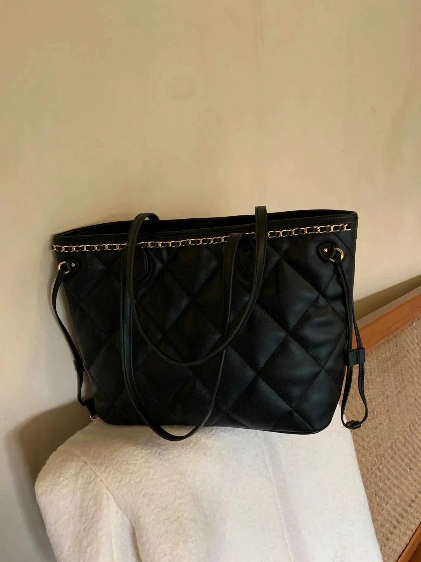 Sacs à bandoulière à chaîne à imprimé écossais solide noir pour femmes, grande capacité, décontractés, polyvalents, pour les déplacements sous les bras_voghion.com