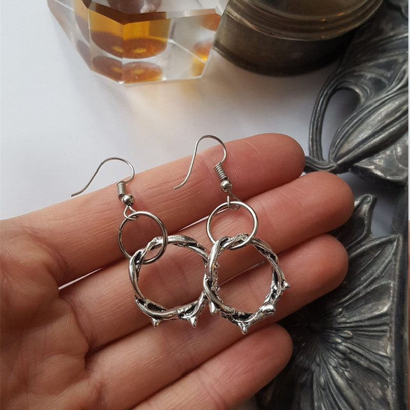 Orecchini Orecchini alla moda con rose di spine gotiche_voghion.com