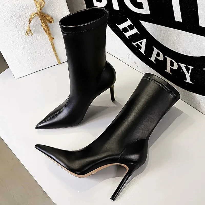 Women 75cm 10cm High Heels Leather Boots Lady Low Short Ankle Stripper Winter Warm Snow Plush Pointed Toe Shoes 240624_voghion.com