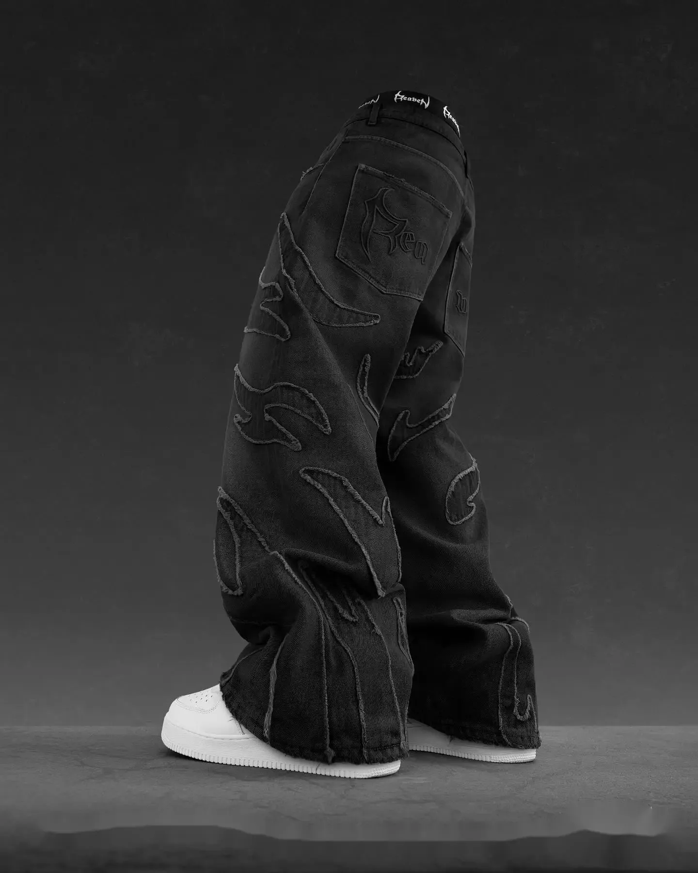 Y2k Retro crne vrećaste traperice za muškarce Hip Hop Punk Raw Edge vez Vintage uzorak Patchwork traperice visokog struka_voghion.com