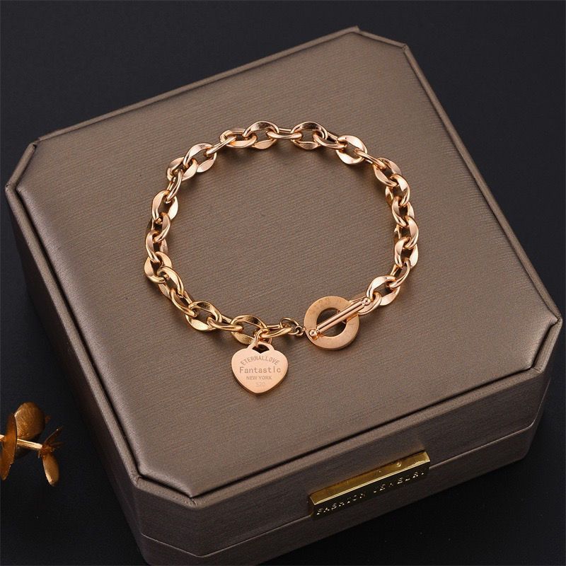 Nuovo design di nicchia INS Wind Titanium da donna OT Buckle Love Bracciale in acciaio inossidabile a forma di cuore_voghion.com