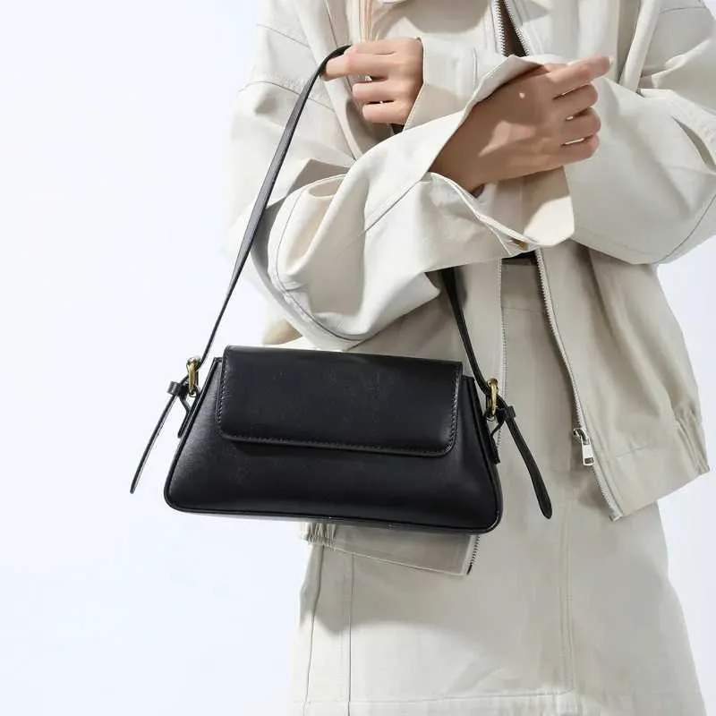 LEFTSIDE Retro Solid Color Shoulder Bags for Women 2023 Winter PU Leather Lady Underarm Bag Vintage Handbags and_voghion.com