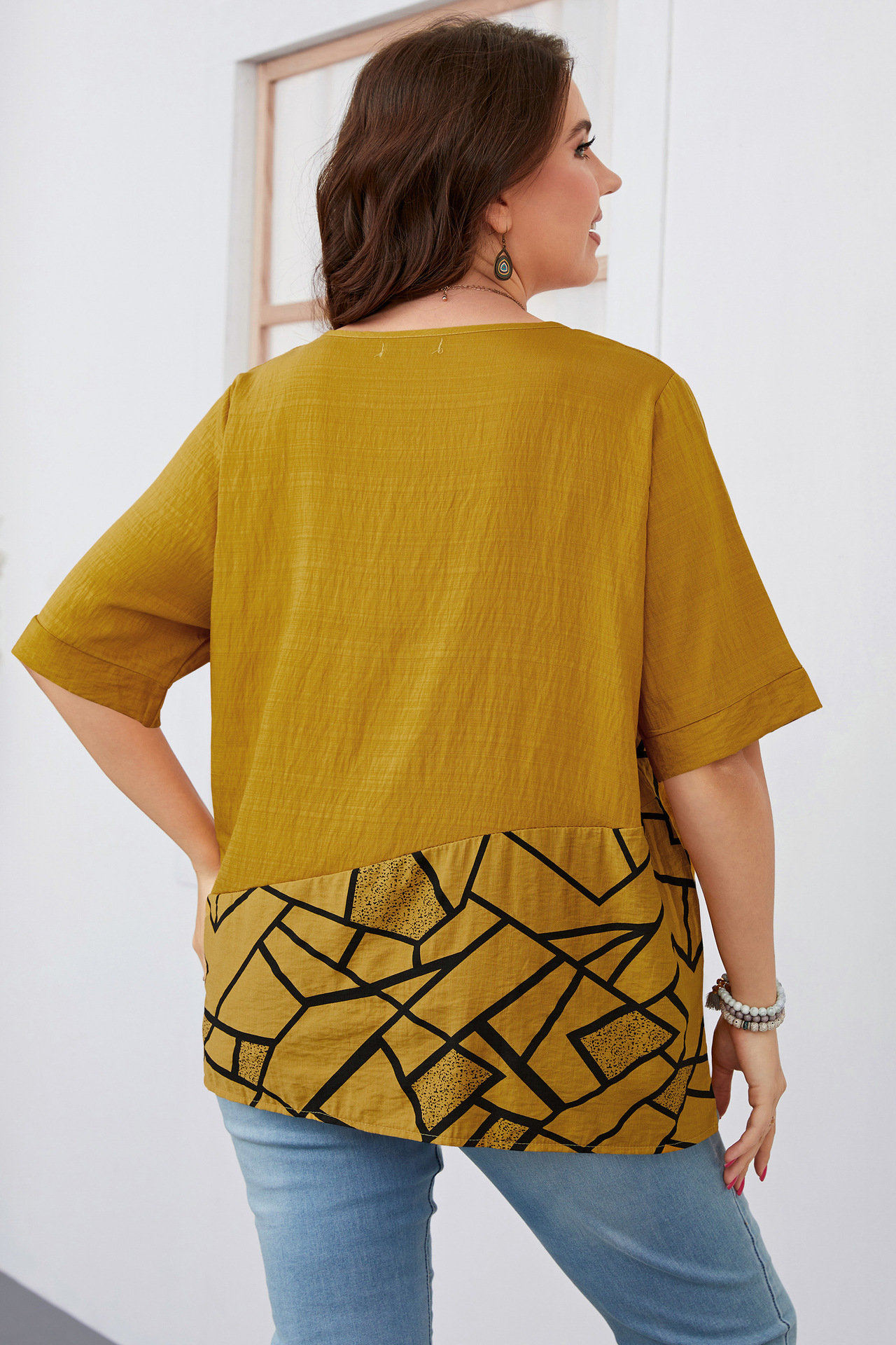 plus size women's clothing five-point short-sleeved round neck slim temperament commuting solid color plus size fat girl shirt_voghion.com