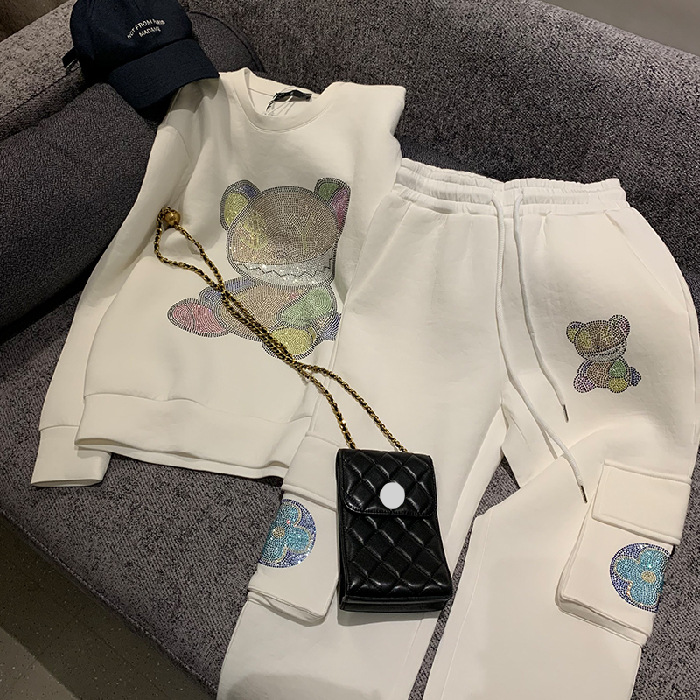 Vêtements pour femmes, sweat-shirt à col rond avec ours clouté en diamant, costume de sport décontracté pour femmes, costume deux pièces à la mode anti-âge
