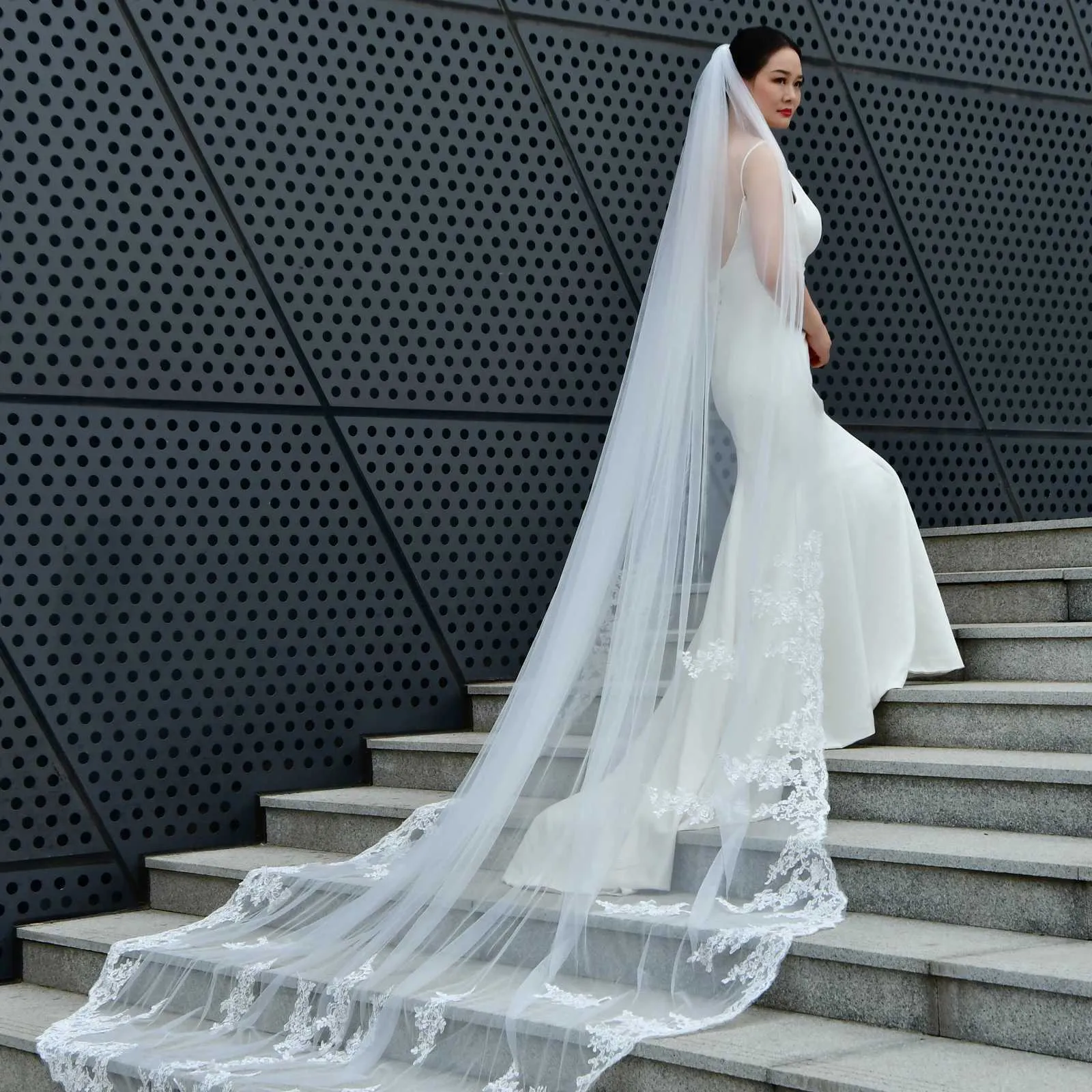 Haarschmuck V67 Schleier Lange Kathedrale Stil Spitze Bestickte Patche Hochzeitsschleier 1 Stufe Brautkleider Zubehör für_voghion.com