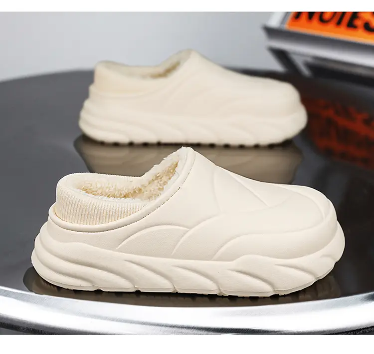 Dikke katoenen pantoffels voor koppels zijn modieus en warm, en mannen en vrouwen hebben het gevoel dat ze op stront stappen._voghion.com