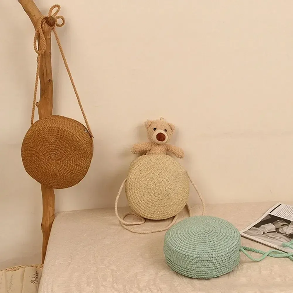 Borsa da spiaggia in paglia intrecciata a mano, realizzata a mano in rattan, realizzata a mano in maglia color caramella, da donna_voghion.com