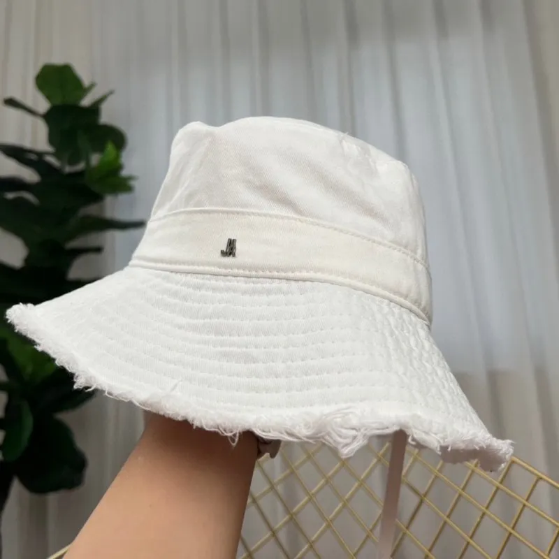 Pălării de iarnă cu bor larg, în carouri, calde, pentru artist, Beanie, Hundred, de designer, cu găleată, Le Casq S_voghion.com