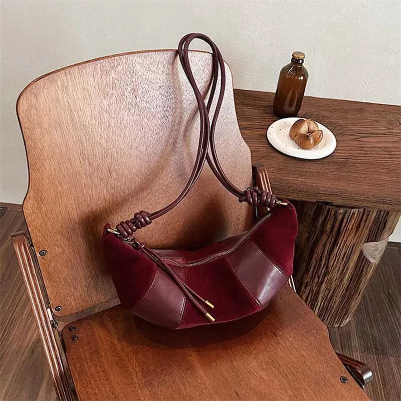 Női Vintage Félhold Crossbody Táska Kis Válltáska Hosszú Pánttal C241217_voghion.com