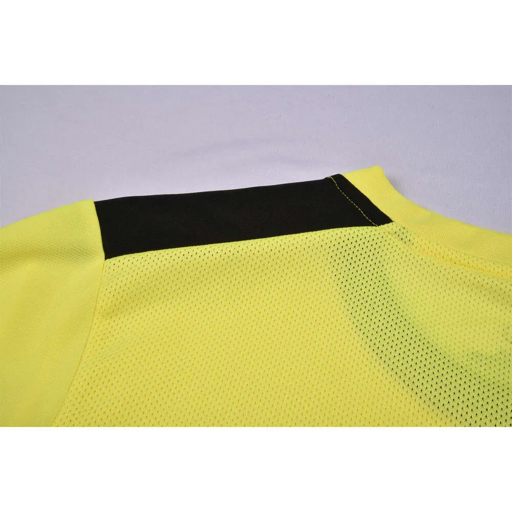 2025 Professionele Heren Scheidsrechter Uniformen Voetbal Voetbalshirts Shirts Zakken Rechter Korte Mouw Teamshirt Sportkleding_voghion.com