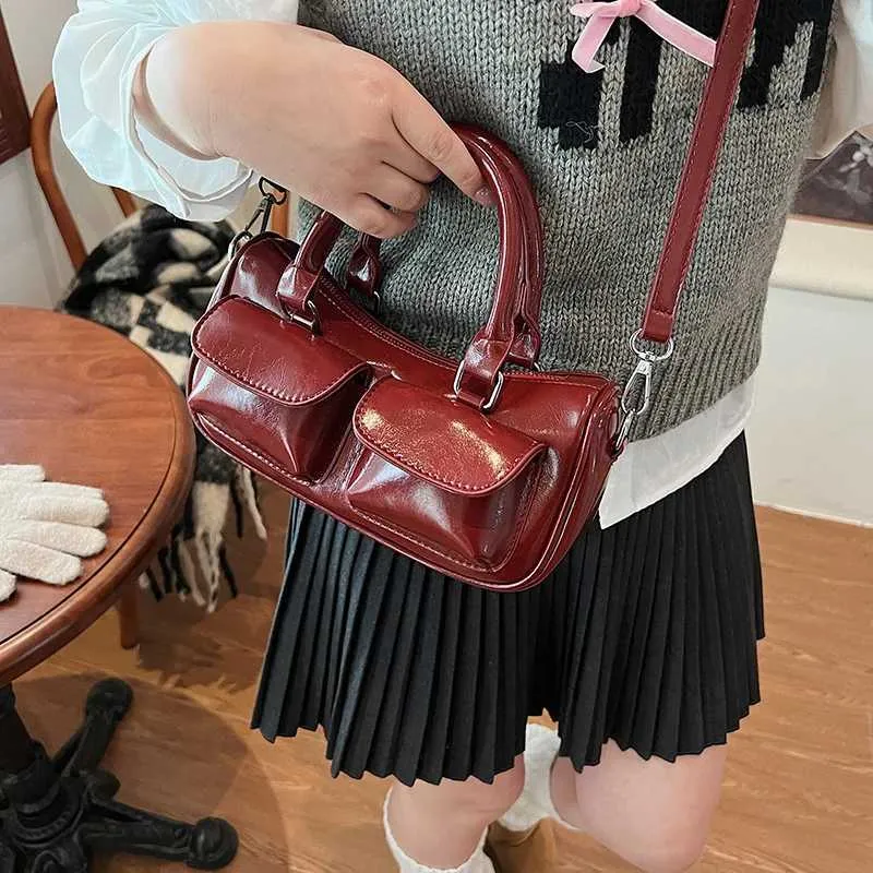 Ladies fashionable small handbag solid color PU retro mailman bag autumn and winter new style single shoulder crossbody_voghion.com