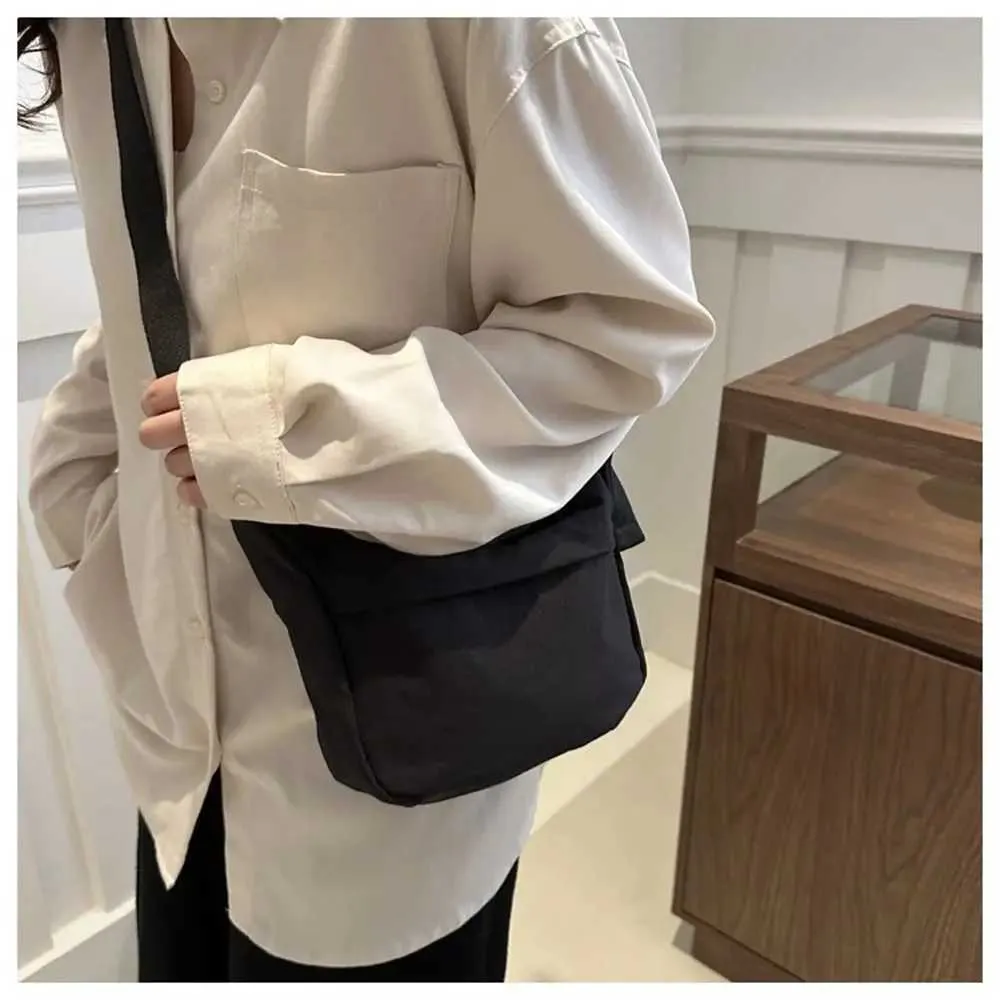 Simple Large Capacity Shoulder Messenger Crossbody Bag For Women_voghion.com