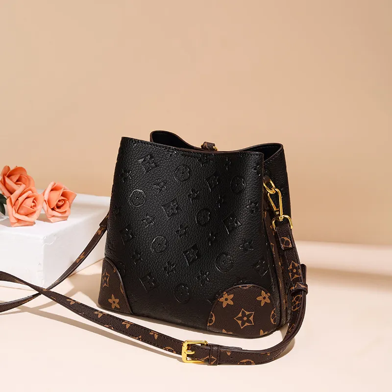 Designer New Fashion Embosed Large Capacity Bucket Bag Retro Classic Printed Handbag_voghion.com