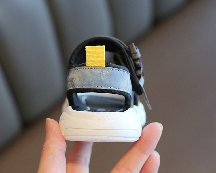 Jungen 2024 Sommer Neue bequeme und modische Baby-Strandschuhe Cartoon Open Toe Klett-Kindersandalen_voghion.com