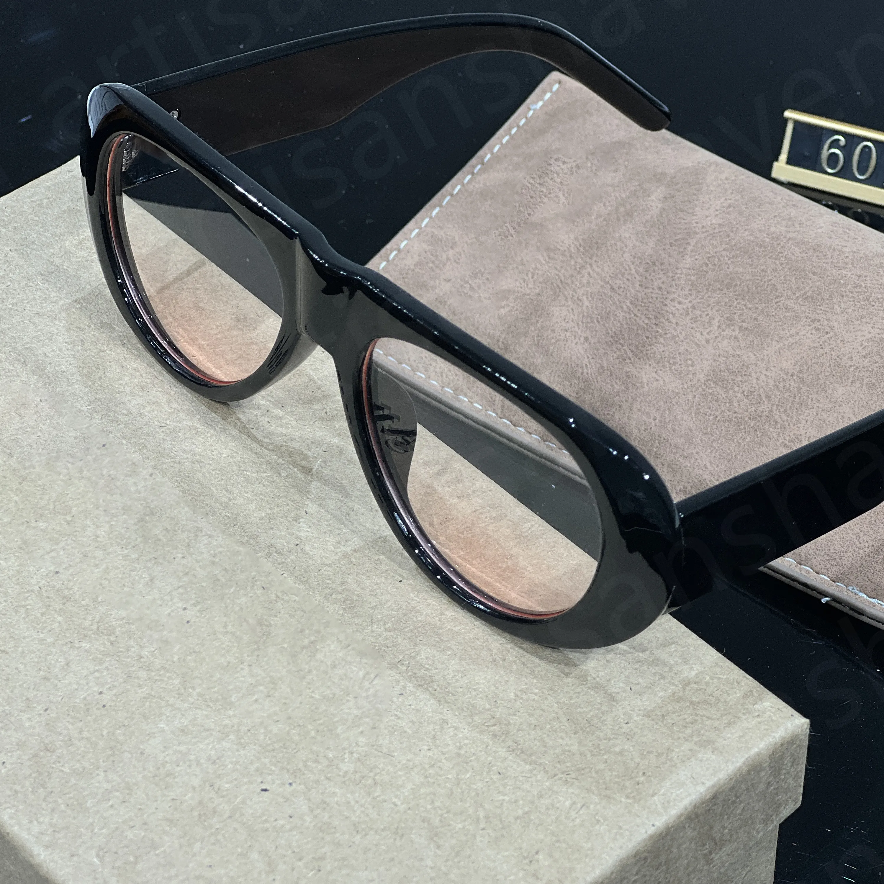 Unique for Lightweight women Classic mens Comfortable designer sunglasses_voghion.com