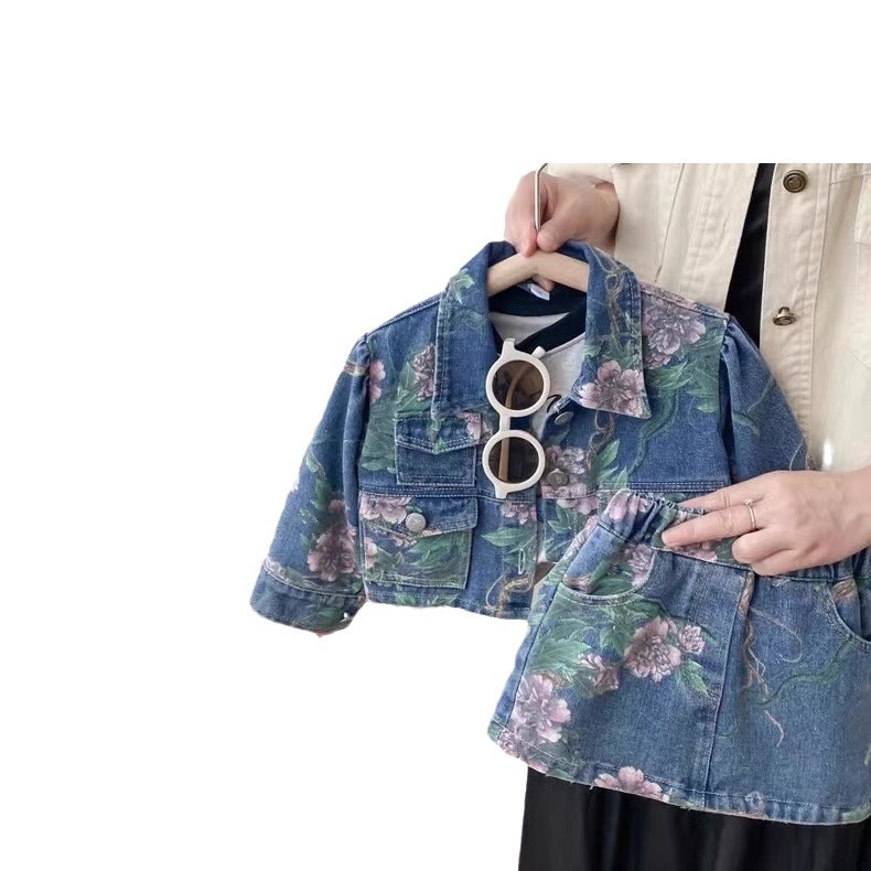 Kinderkleidung 2024 Herbst und Winter Neuer Jeansanzug für Mädchen Modische süße Jeansjacke mit Blumenmuster und Rock Zweiteiliger Anzug_voghion.com