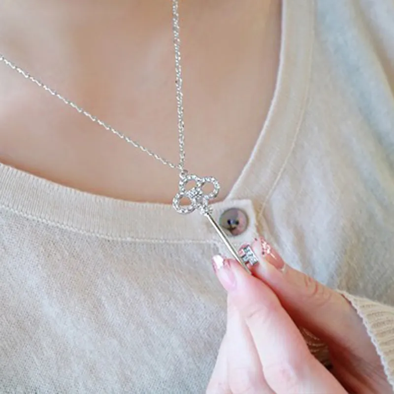 Collane con ciondolo Moda Creativa Collana con chiave per donne Affascinanti Signore Matrimonio Zircone Oro Catena clavicola Romantico_voghion.com