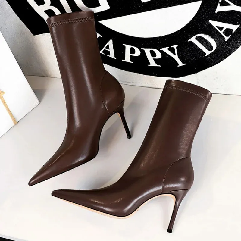 Women 75cm 10cm High Heels Leather Boots Lady Low Short Ankle Stripper Winter Warm Snow Plush Pointed Toe Shoes 240624_voghion.com