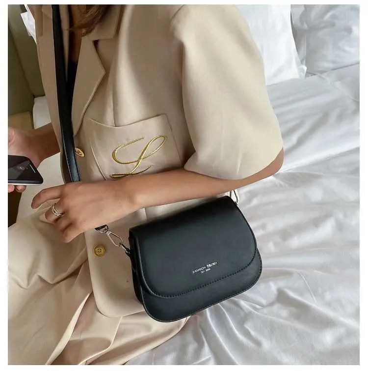 Sac à bandoulière tendance en cuir PU pour femme, sacoche à rabat de couleur unie, simple, à la mode, pochette C241021_voghion.com