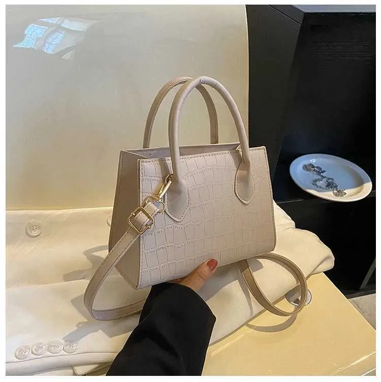 Nya fyrkantiga Crossbody-väskor för kvinnor Mode handväskor och plånböcker Dam axelväska Small Top Handle BagsC241108_voghion.com