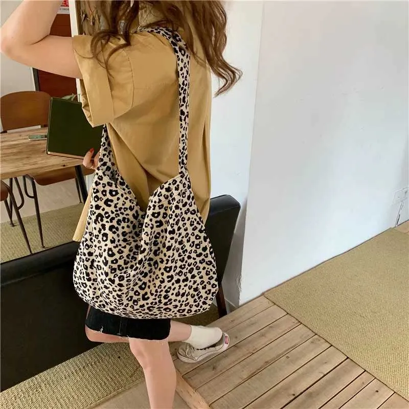 Japanische und koreanische Ins moderne kleine Messenger-Tasche aus Canvas mit Leopardenmuster für weibliche Studentinnen Y241026_voghion.com