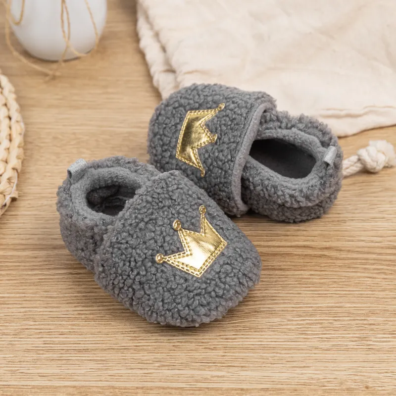 Newborn Baby Slippers Crown Design Warm Non Slip First Walkers_voghion.com