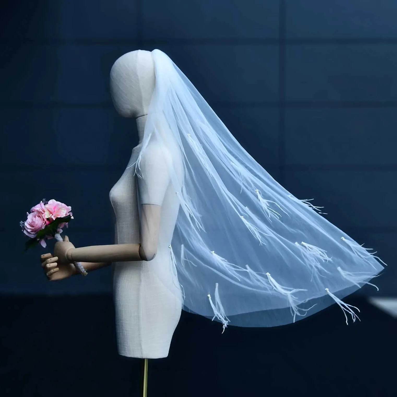 Haarschmuck Wunderschöne Braut 1 Tier Schleier 3D Feder Perle Perlen Weicher Tüll mit Kamm Hochzeitskleid Zubehör für_voghion.com