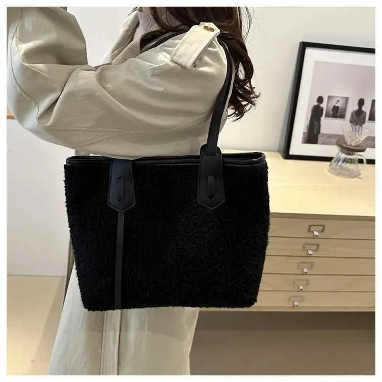 Sac fourre-tout polyvalent en peluche à la mode pour femmes, nouvelle collection, sac à main, couleur unie, décontracté, tempérament généreux_voghion.com