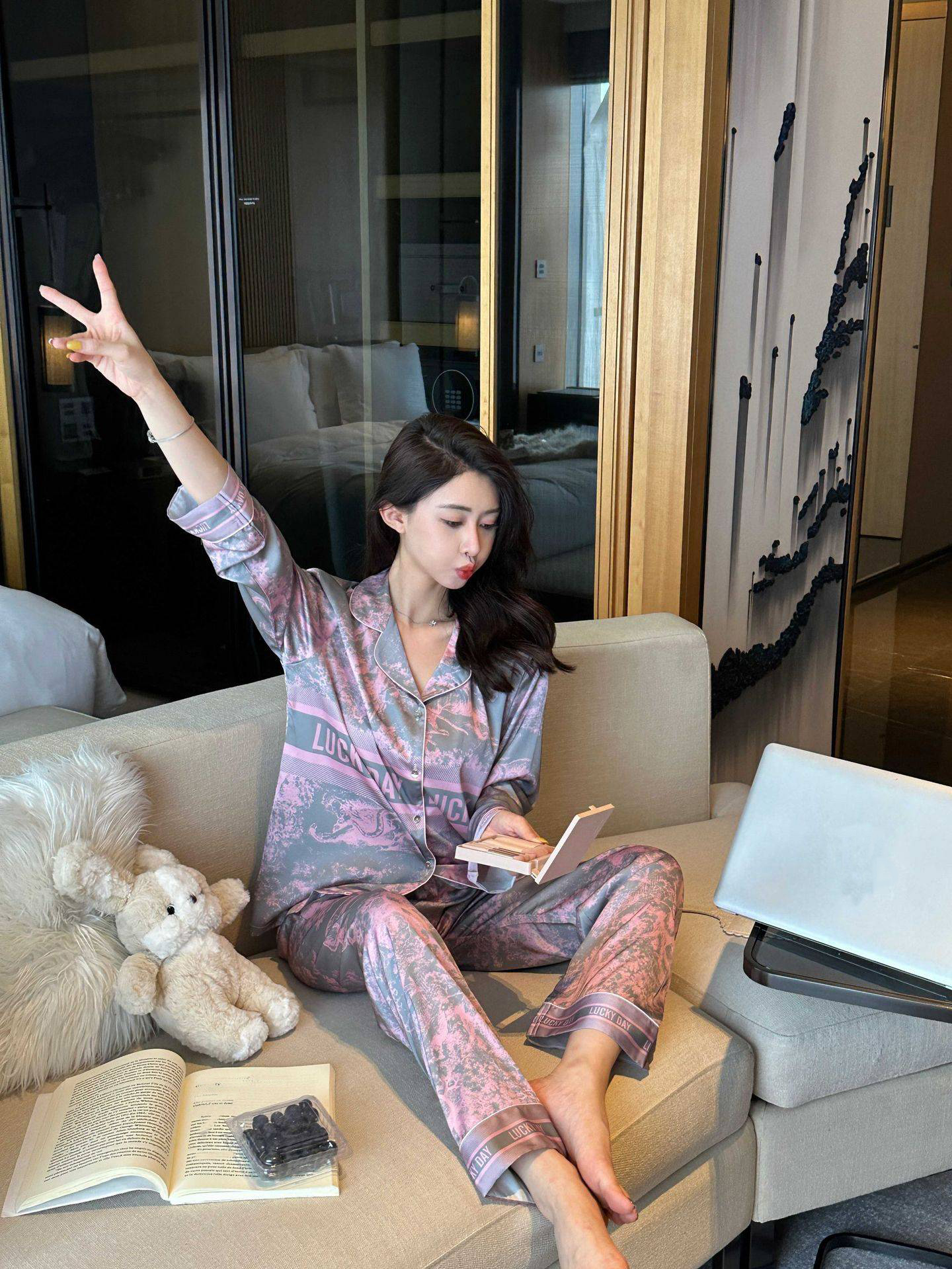 Ice Silk Pajamas For Women, Fashionable And High-end Home Wear Suits That Can Be Worn Outside_voghion.com
