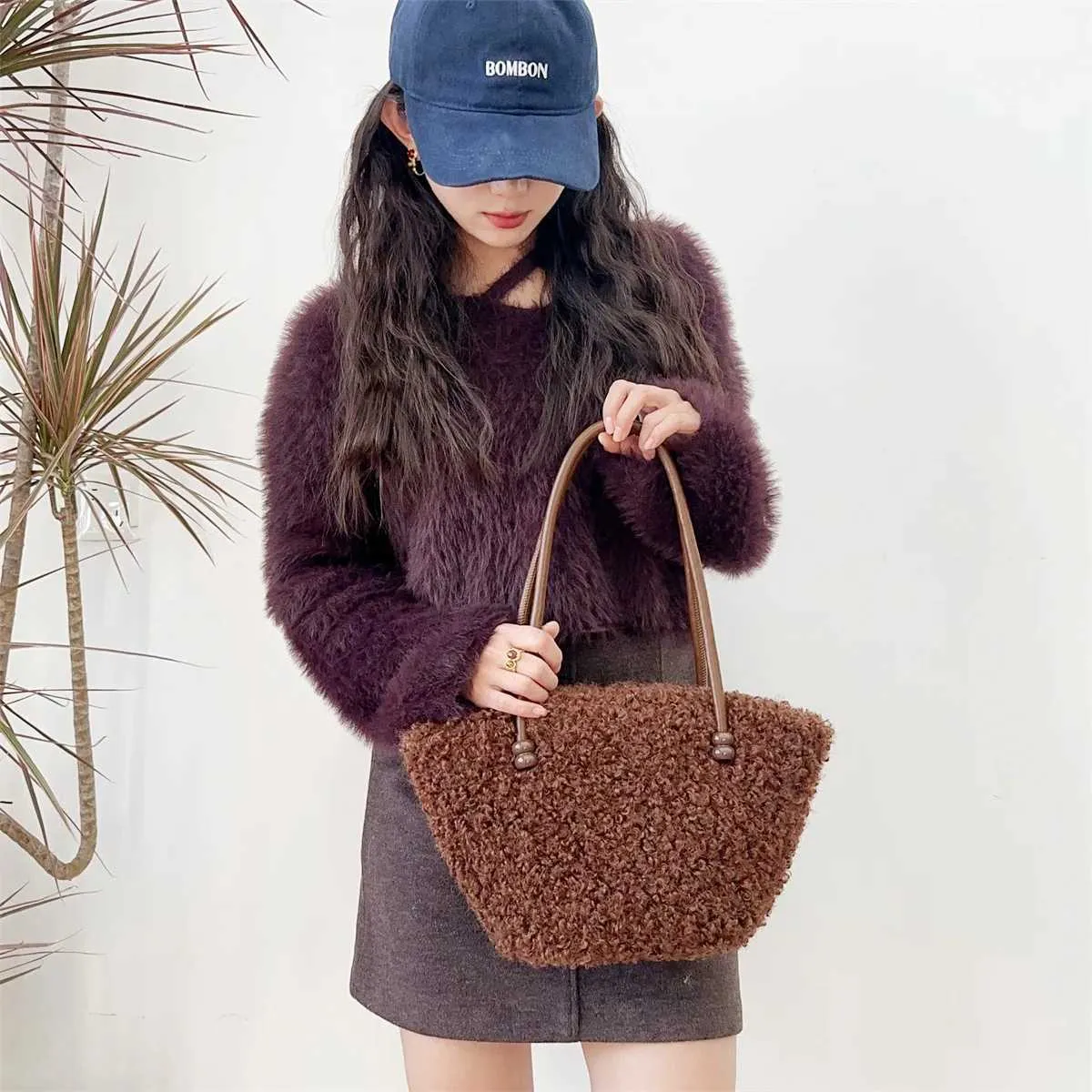 Bolso de hombro de felpa para mujer, de moda, liso, suave, informal, de lana de cordero, de gran capacidad, ligero, para uso diario._voghion.com