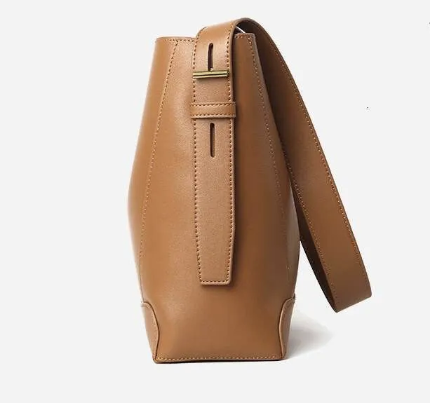 Gleicher Stil wie Blogger Leichtes Leder Eine Schultertasche Design Große Kapazität Rindsleder Damen Handtasche Street_voghion.com