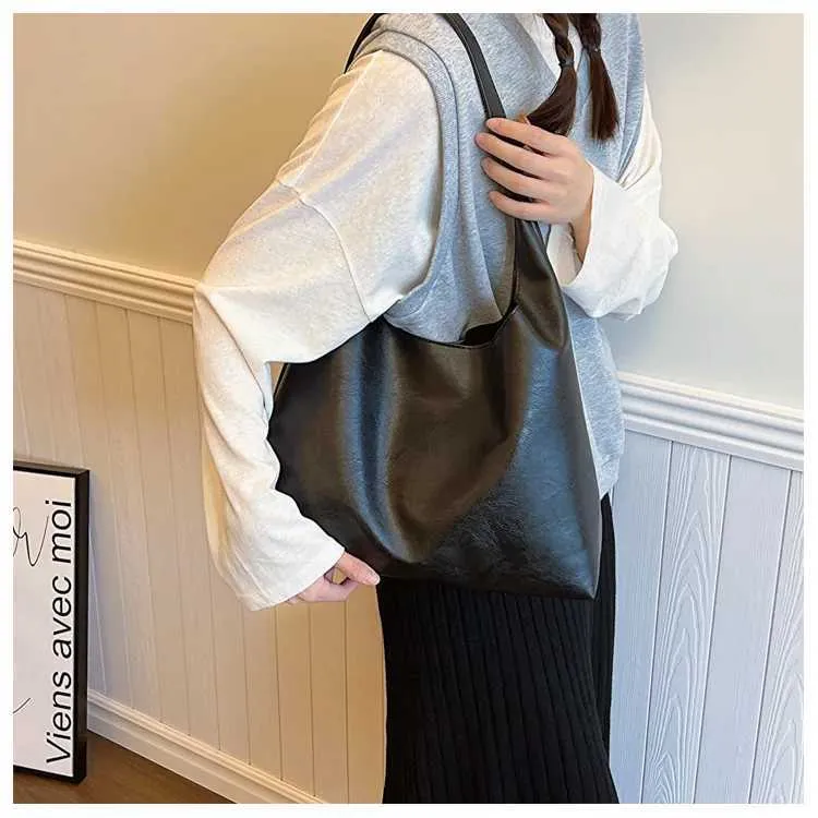 Lightweight PU soft leather large capacity womens shoulder lower arm buckle casual style makeup bag Y241123_voghion.com