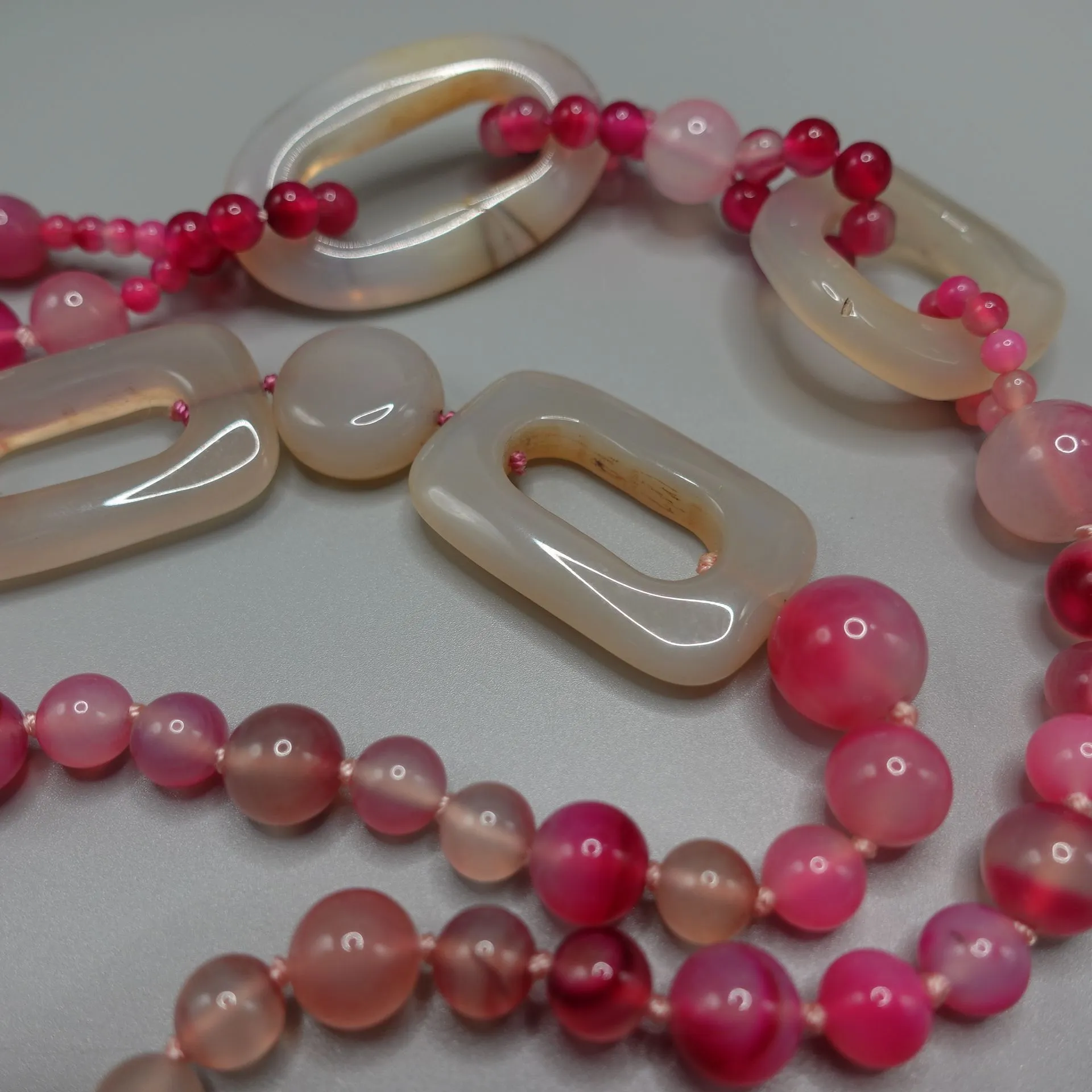 Ketten mittelalterliche Vintage natürliche Achat-Halskette mehrschichtig übertriebene Rose rot dreischichtige Kunst Jade_voghion.com