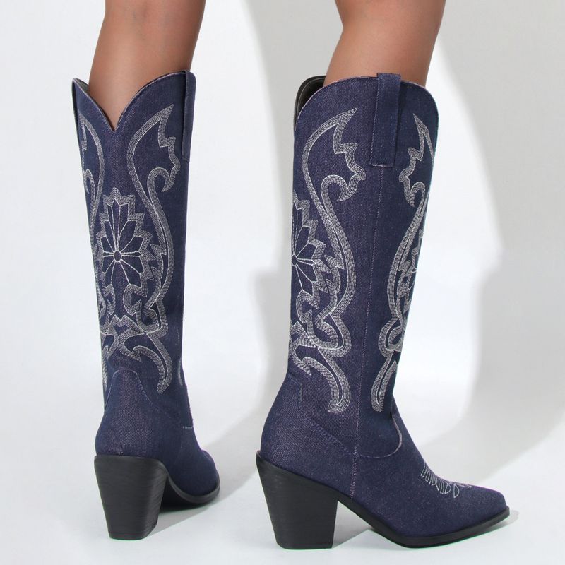 Spitzer Westernstiefel aus Wildleder-Denim mit Stickereien und klobigem, mittelhohem Absatz_voghion.com