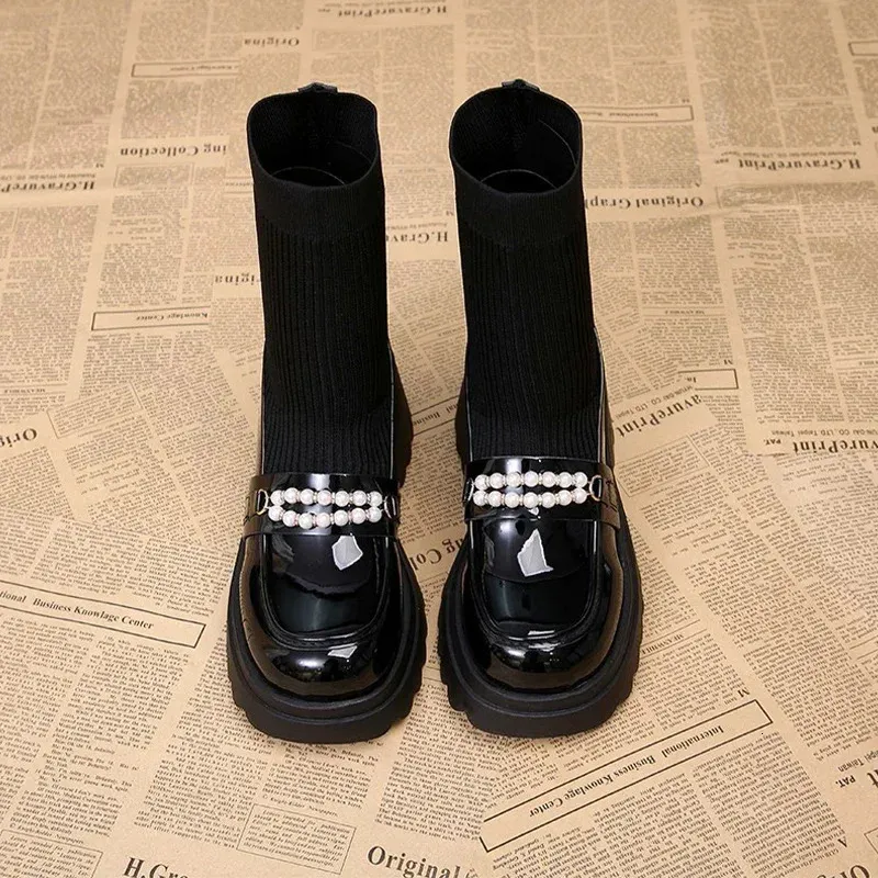 Platåstickade snöstövlar för kvinnor med höga klackar, pärlstövlar i läder, ankelskor 2025, trendiga vinterpumps med strumpor._voghion.com