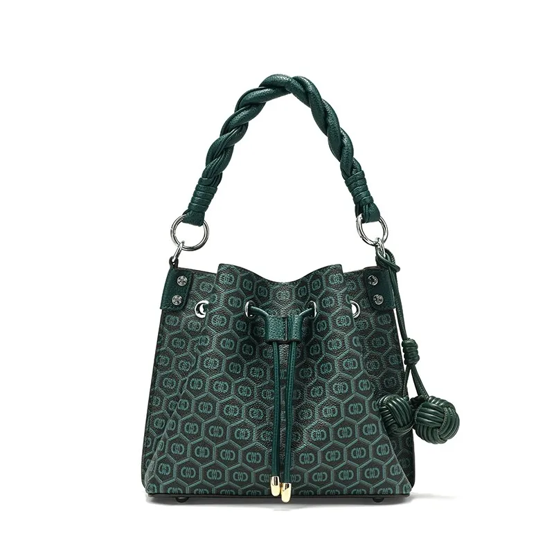 Borsa a secchiello multiscomparto semplice e versatile in vera pelle verde pavone di COCIO, design di nicchia, calda_voghion.com