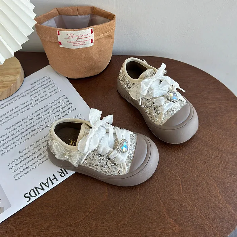 Kindersport für Frühjahr und Sommer 2024 Mädchen glänzende, weiche Sohle, rutschfeste Freizeit-Laufschuhe 240912_voghion.com