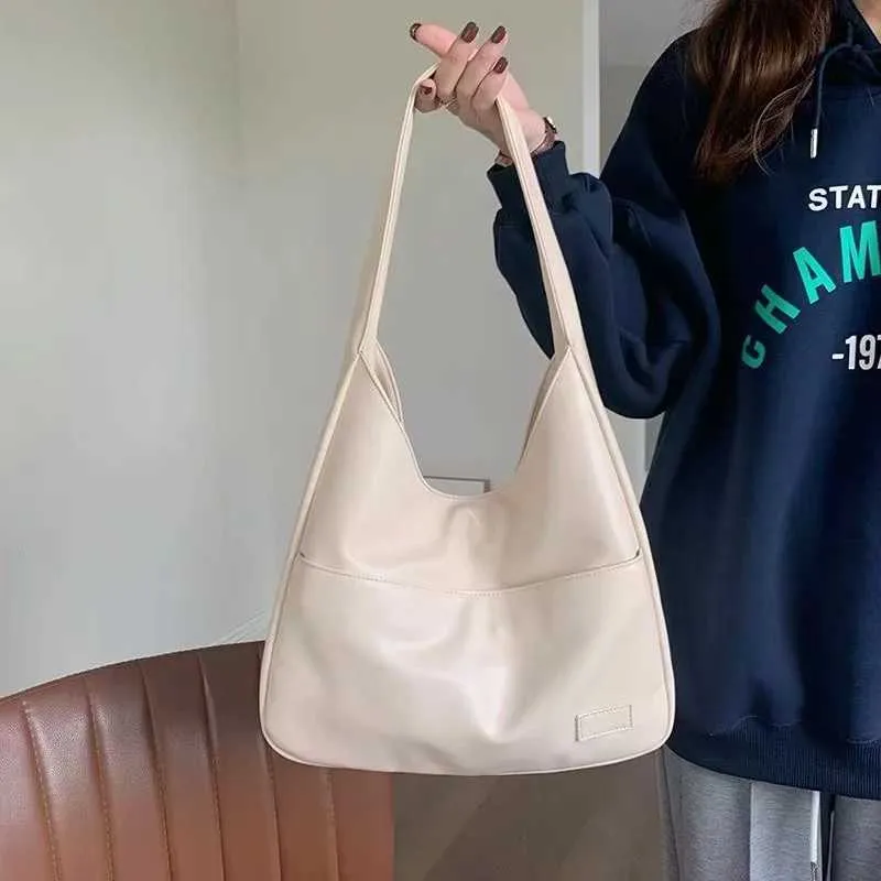 Large Black Leather Shoulder Bag For Women Versatile Commuter_voghion.com